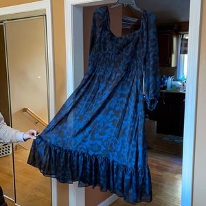 Black and blue long sleeve dress